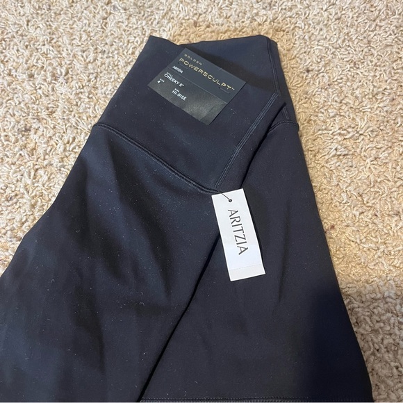 Aritzia Golden Powersculpt shorts - Picture 2 of 6